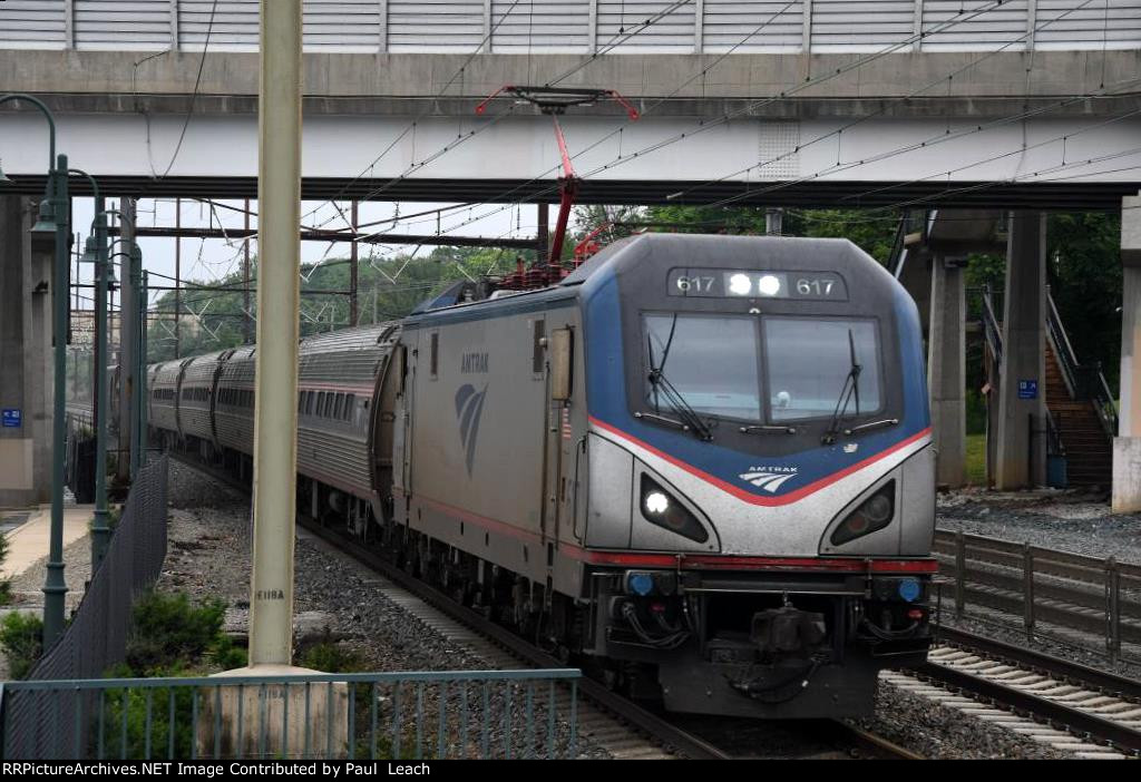 Westbound "Palmetto" approaches the station